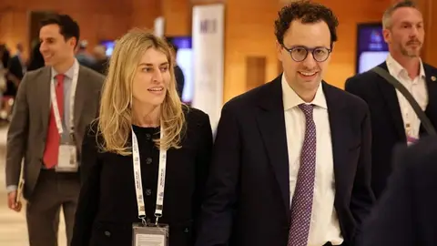Anthropic CEO 妻子 Cami Clark 与爱泼斯坦往来邮件曝光 曾寻求成人内容项目融资